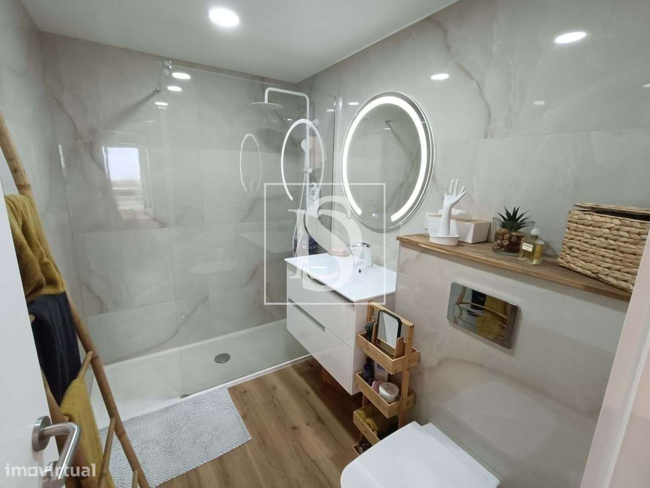 Apartamento T3, Renovado, com Vista Mar-12