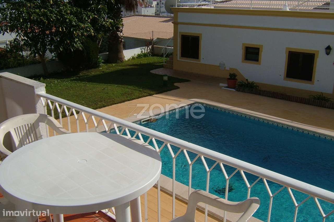 Moradia com 8 Fracções 5 T0, 1 T2 e 2 T2(Duplex) - Grande imagem: 2/54