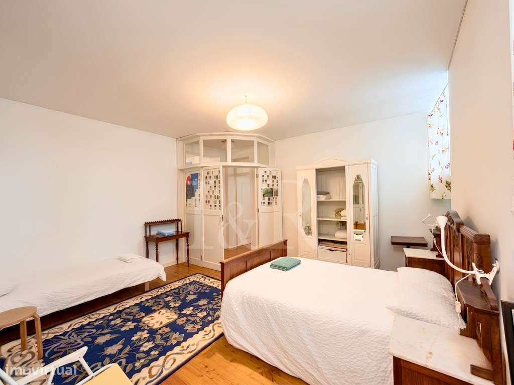 Apartamento T3 renovado no centro histórico de Lisboa-17