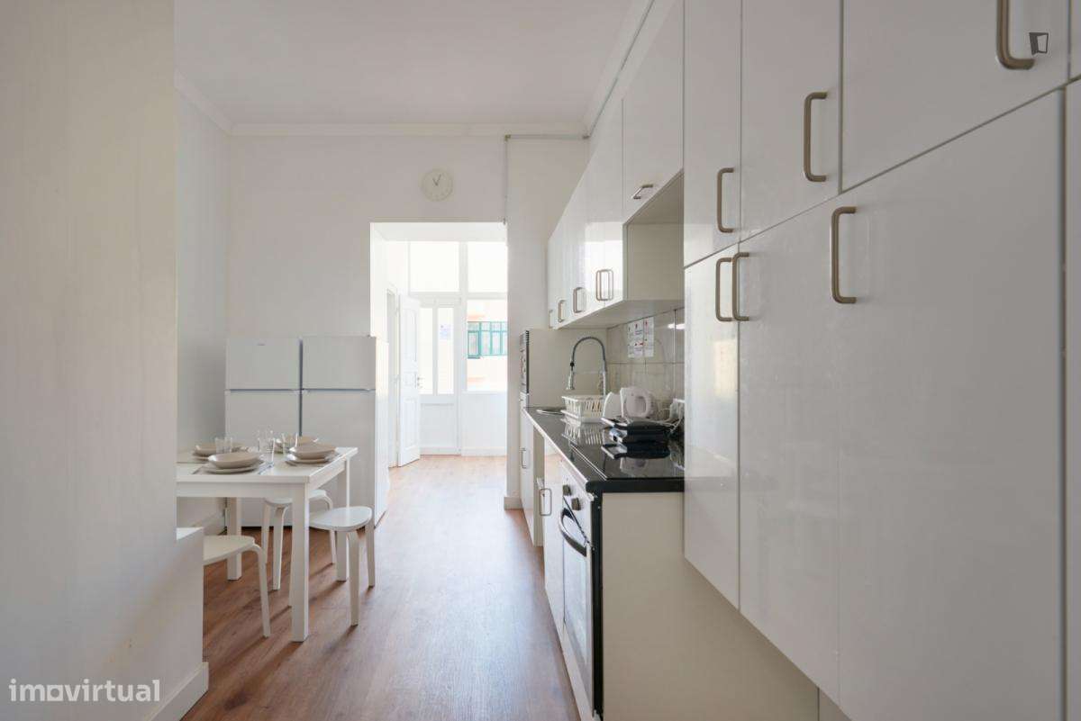 Quarto - localizado em Marquês de Pombal Lisbon - Grande imagem: 5/37