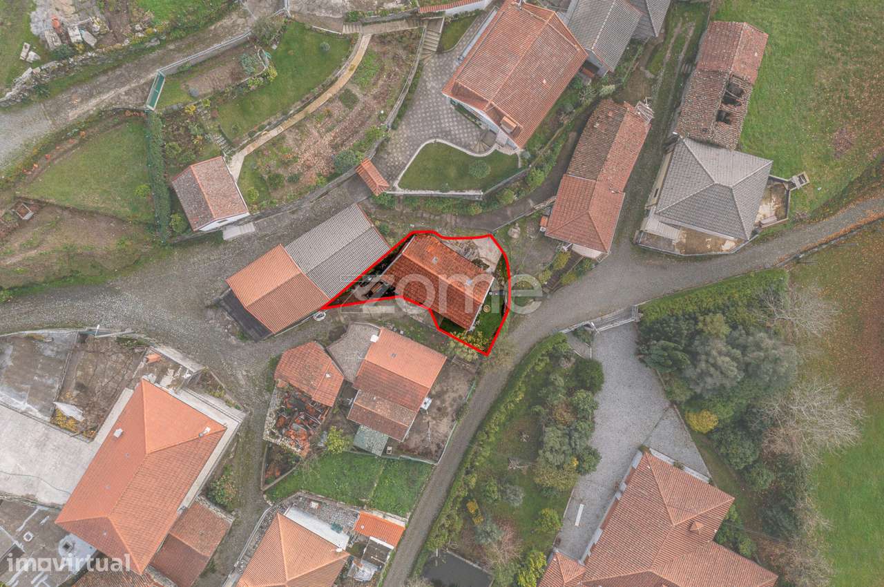 Moradia de 2 Pisos - T1, Totalmente Remodelada, com Pátio em Fafe - Grande imagem: 2/49