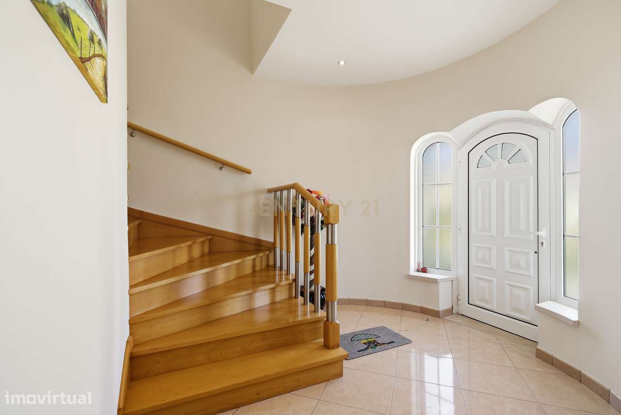 Moradia T5 com Garagem e Piscina em Miragaia, Lourinhã-8