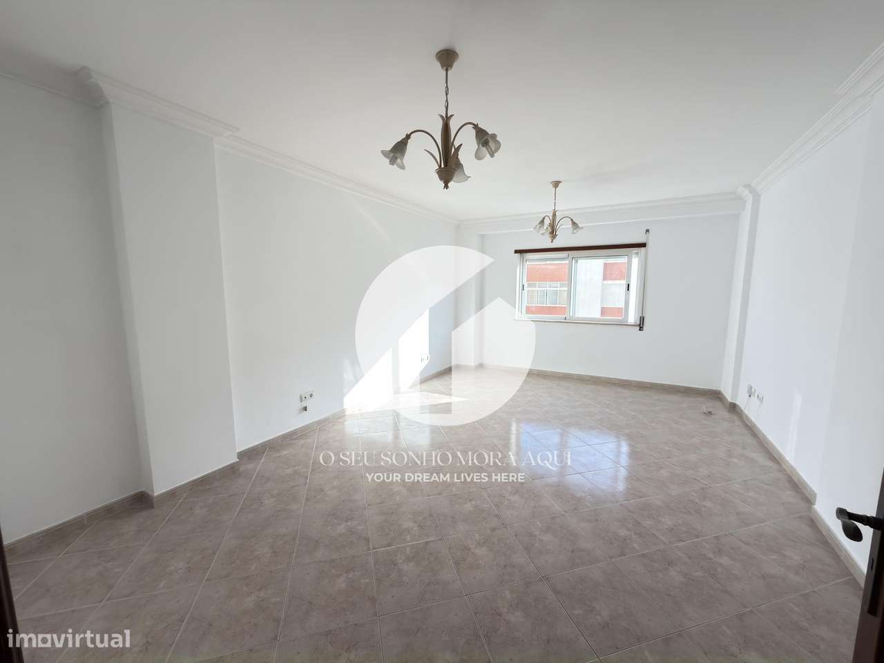 Apartamento T2 com Garagem Box - Olhão-5
