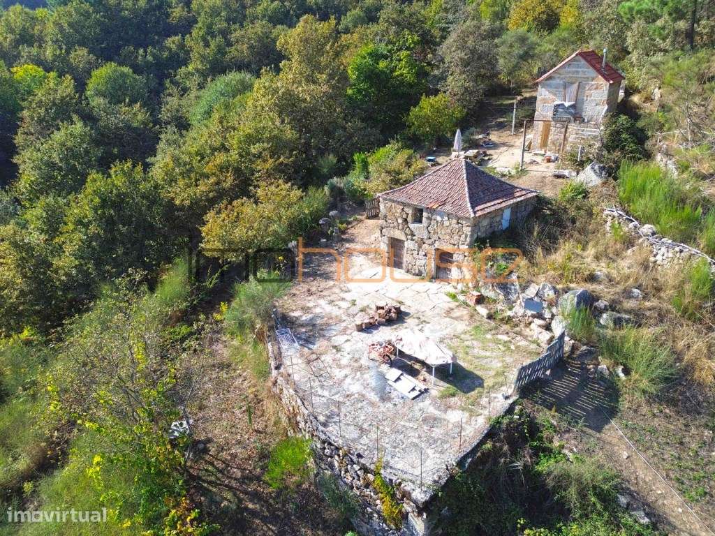 Quinta 2,6ha - Vista panorâmica e várias edificações - Grande imagem: 4/60