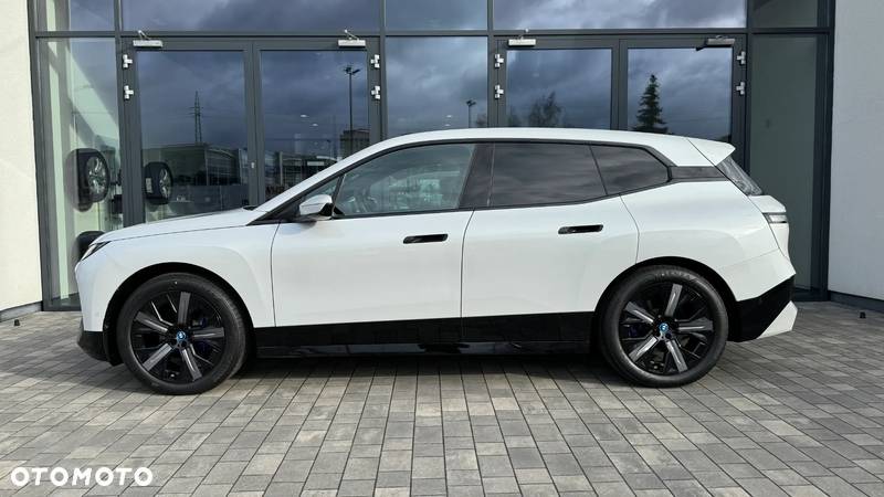 BMW iX xDrive40 - 9