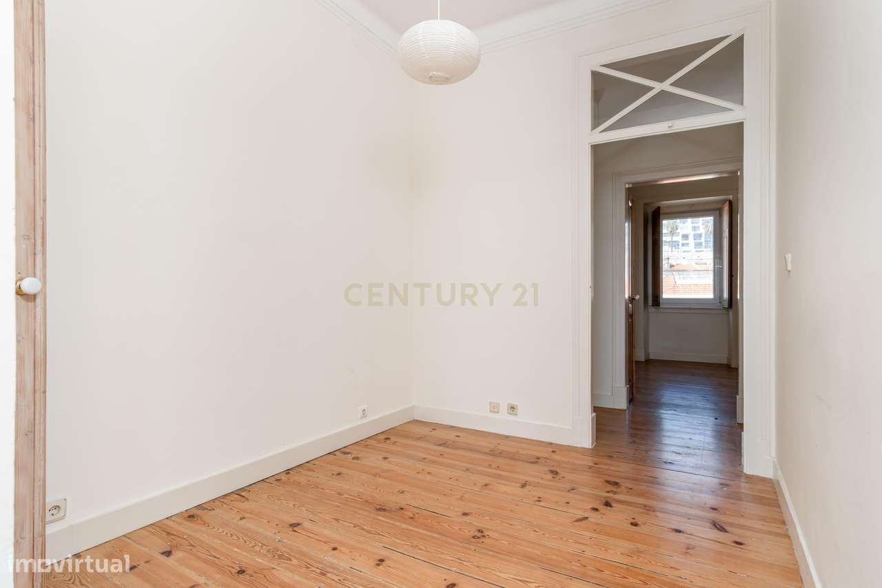 Espetacular apartamento T4 com vista deslumbrante sobre o rio Tejo – C-12