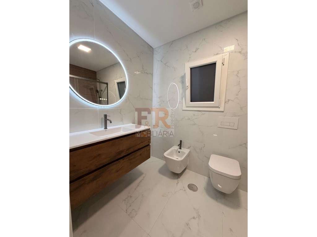 Moradia Geminada Gaveto T3 com Garagem Quinta do Conde-33