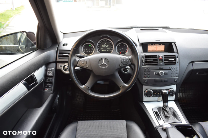 Mercedes-Benz Klasa C 180 CGI Automatik BlueEFFICIENCY Elegance - 33