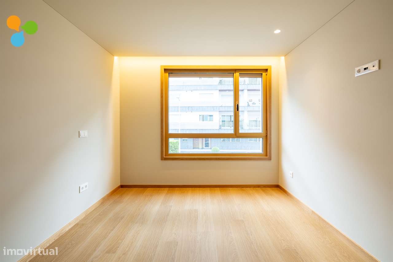 Apartamento T2 novo c/ terraço e 2 lugares de garagem-23