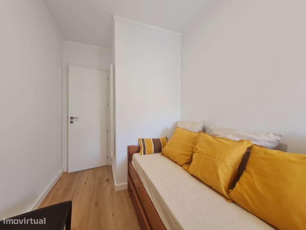 Vende-se T2+1 remodelado no centro-11