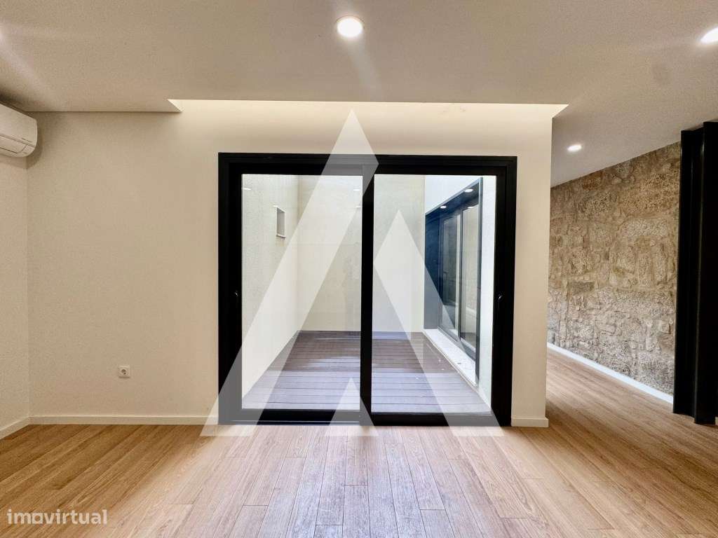 Apartamento T1 com Amplo Terraço no Centro do Porto-13