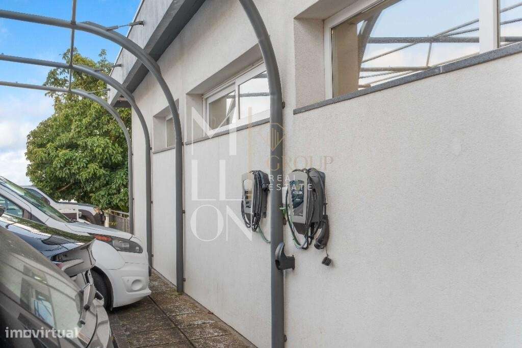 Oportunidade de Investimento Industrial - lote 7.290 m2 com 1.595 m2 d-12