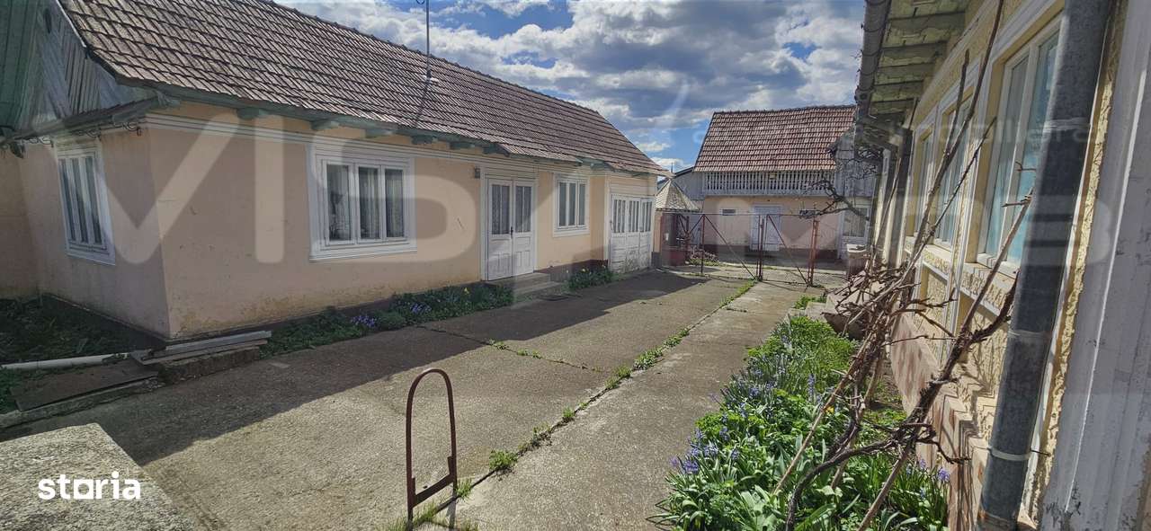 Casă de vânzare la cca.10 km de Onești - Com. Tg. Trotuș-1