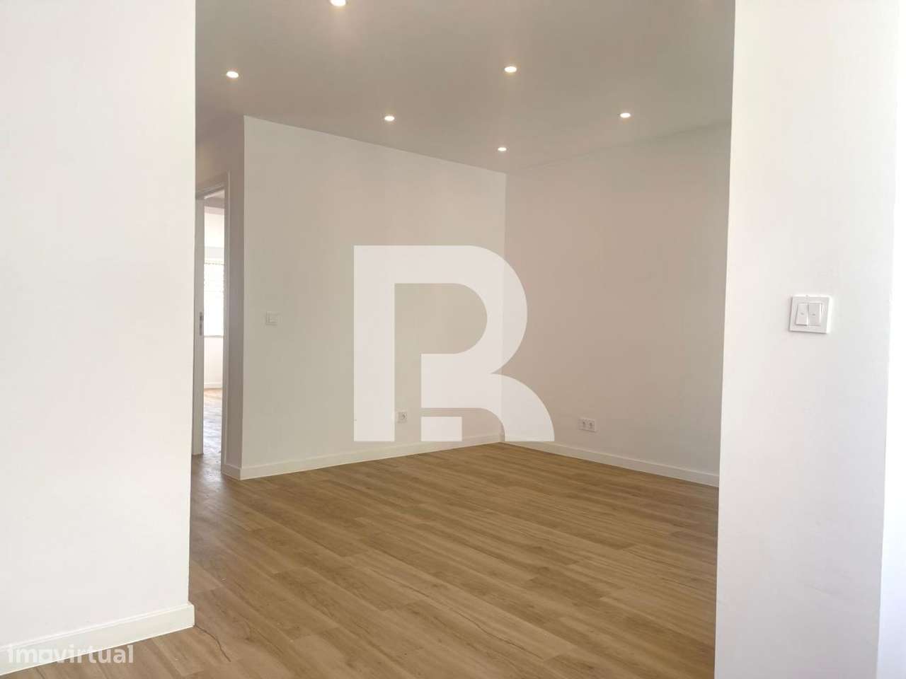 Apartamento T2 totalmente remodelado em Queluz-7
