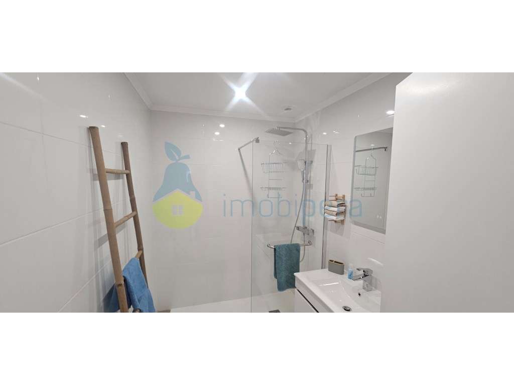 Excelente apartamento localizado, num 1º andar, na famosa Avenida D...-23
