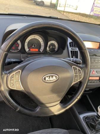 Kia Ceed 1.6 CRDi 90 Spirit - 12