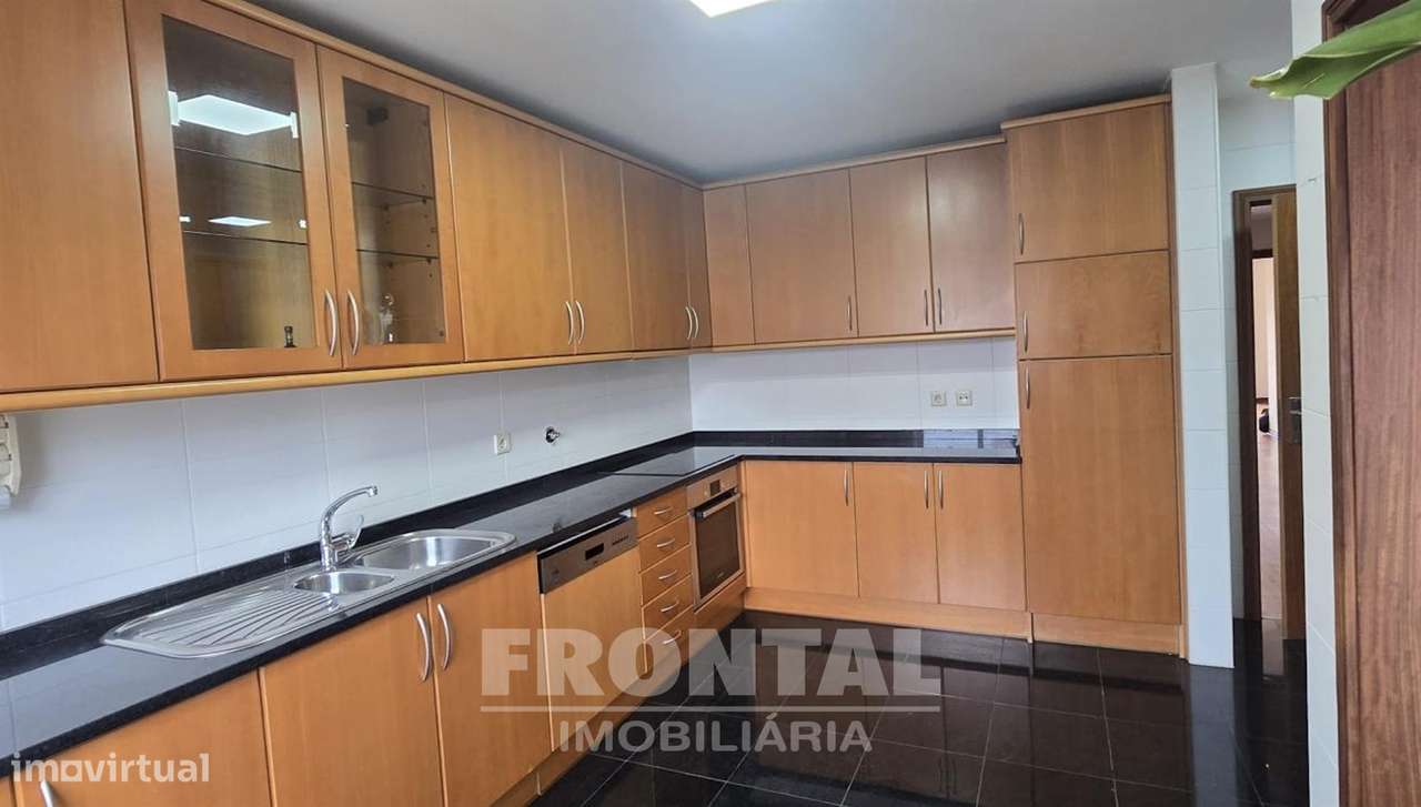 T3 Duplex em Condomínio Fechado com Piscina | Lavra, Matosinhos-12