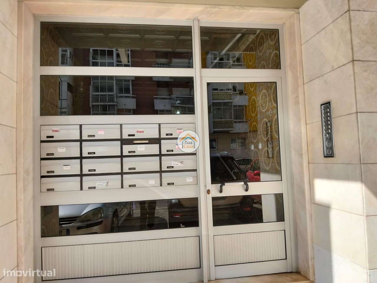 T2 em Oeiras, mto Central e bem servido de Transportes e Serviços - Grande imagem: 5/31