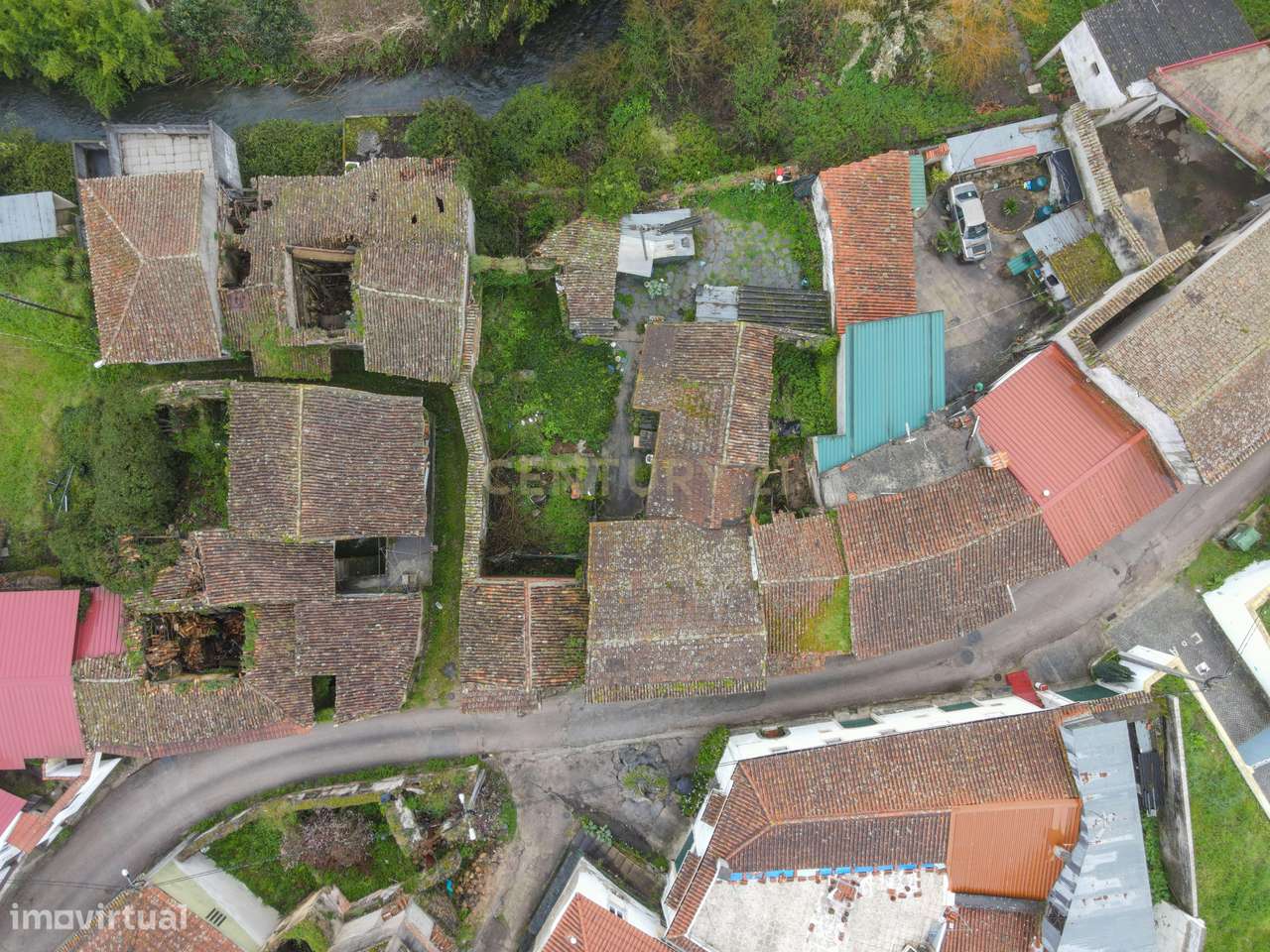 Duas Casas para restaurar com terreno, pátio, cozinha do forno junto d - Grande imagem: 4/27