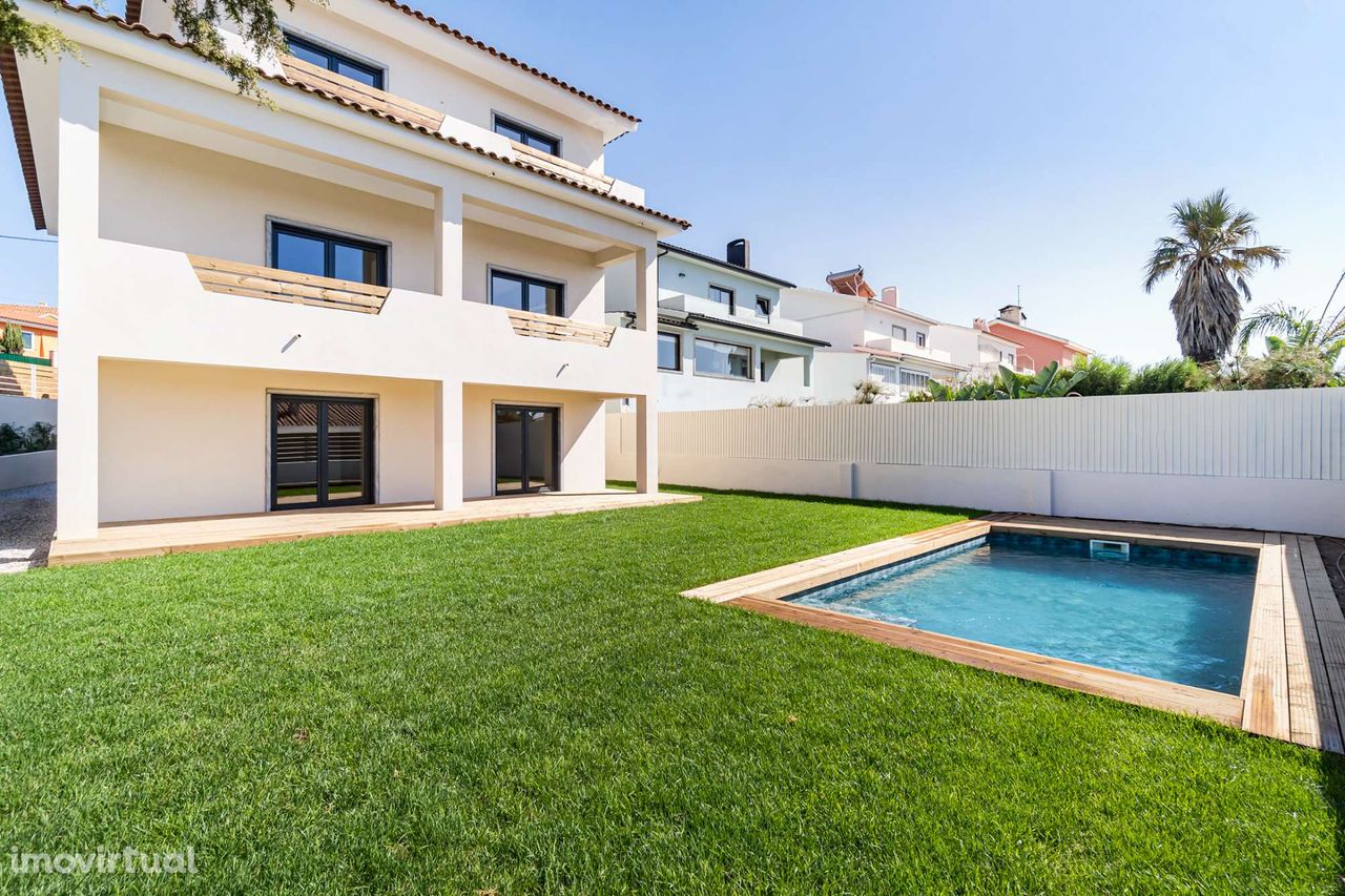 Moradia T4+1 renovada e com jardim em Murches, Cascais