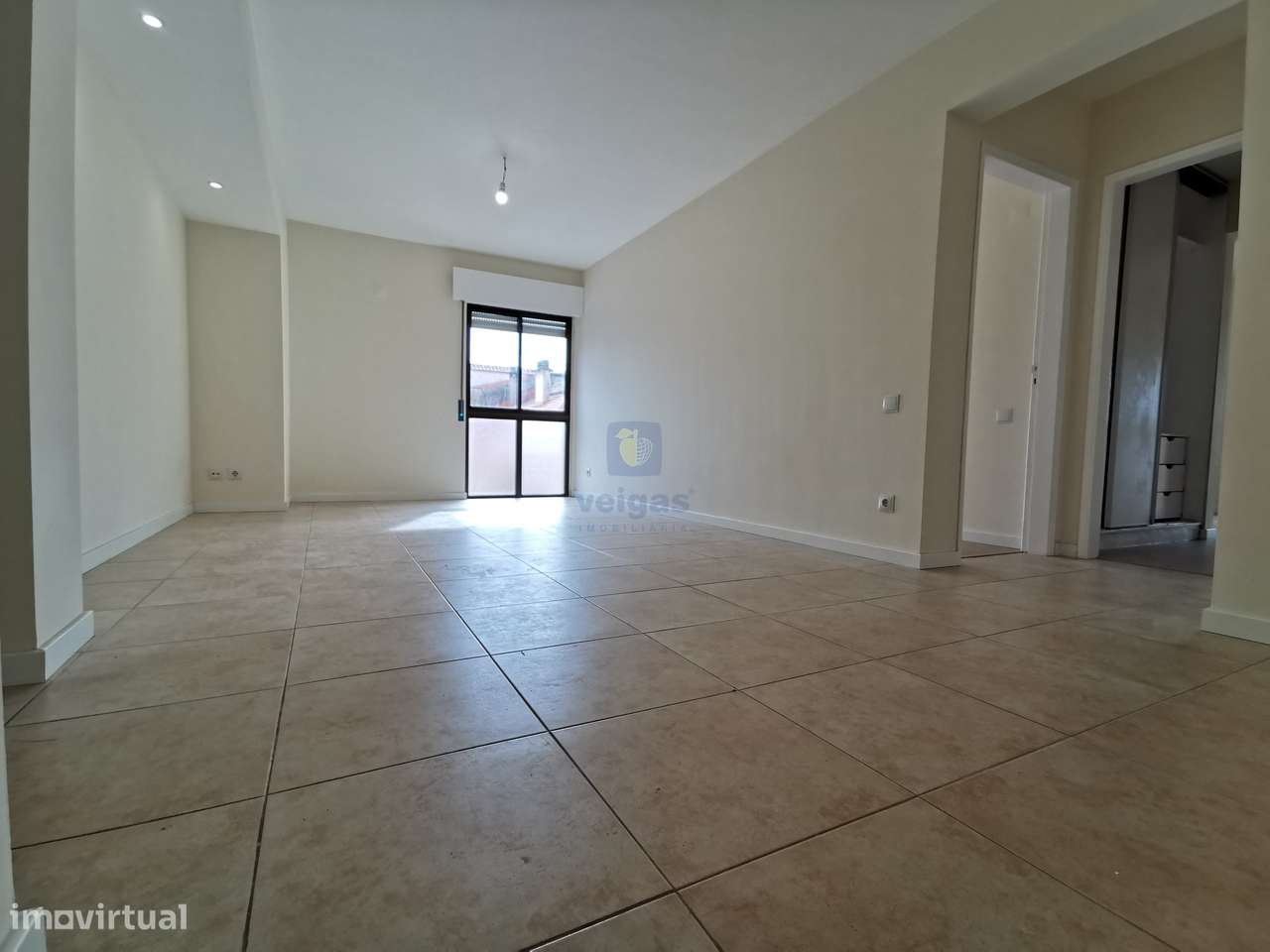 Excelente apartamento com 2 Quartos, com Melhoramentos e Bem Localizad - Grande imagem: 4/25