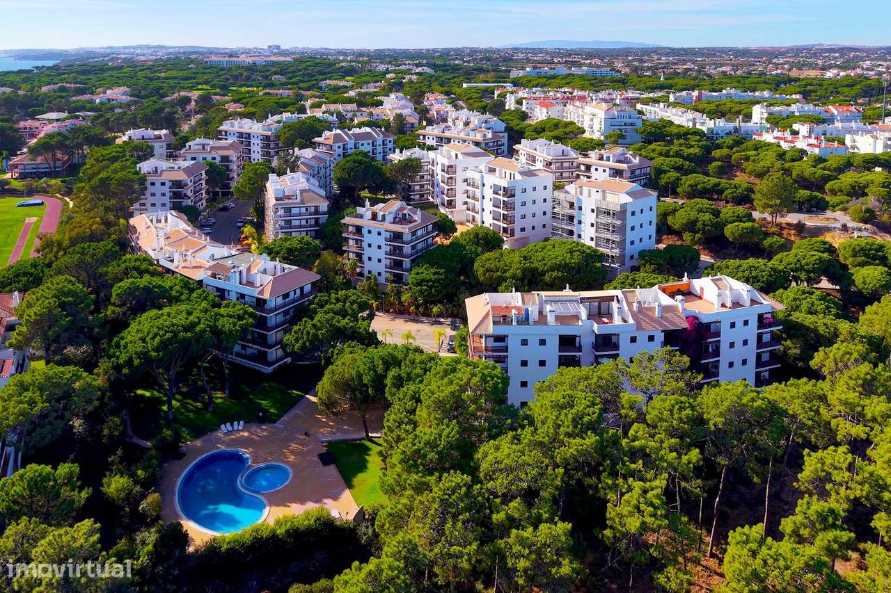 T2 a 500 m da Praia da Falésia com Garagem e Piscina | Albufeira-38