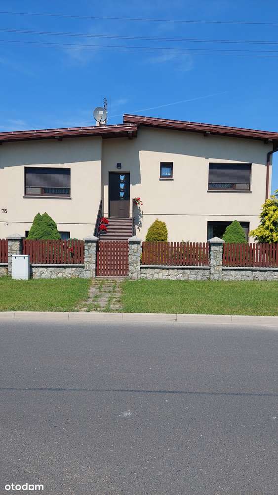 Dom wolnostojący z piwnicą i budynek gospodarczy z garażem