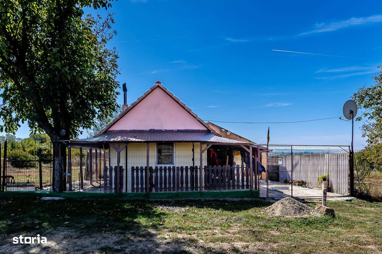 VÂNDUT - Casă cu teren generos și priveliște panoramică – Lipova - Imagine principală: 2/11