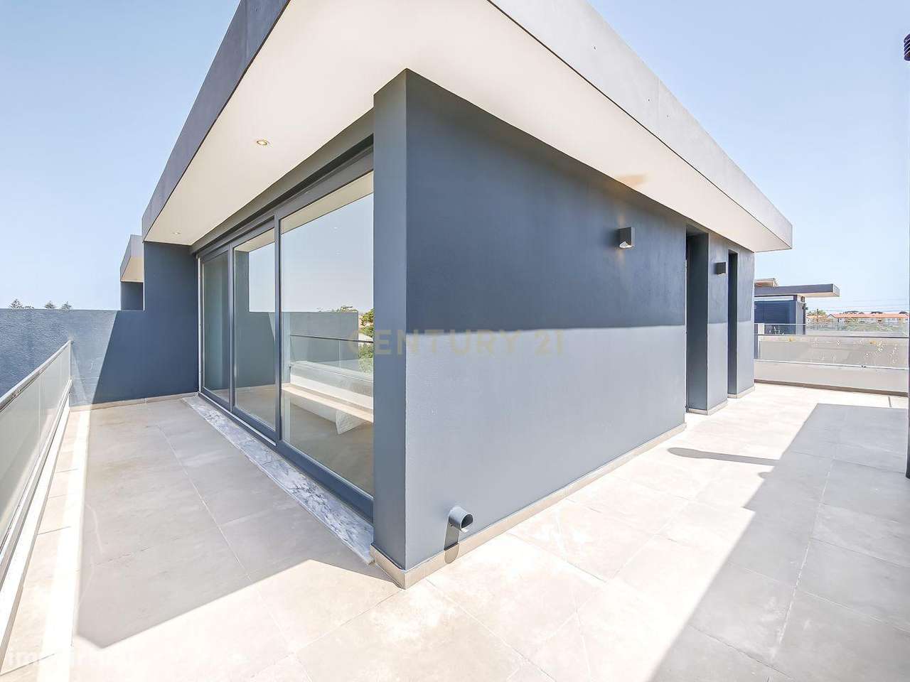 Moradia T4 em Condomínio Privado | Piscina | 6WC | Jardim | Terraço |-47