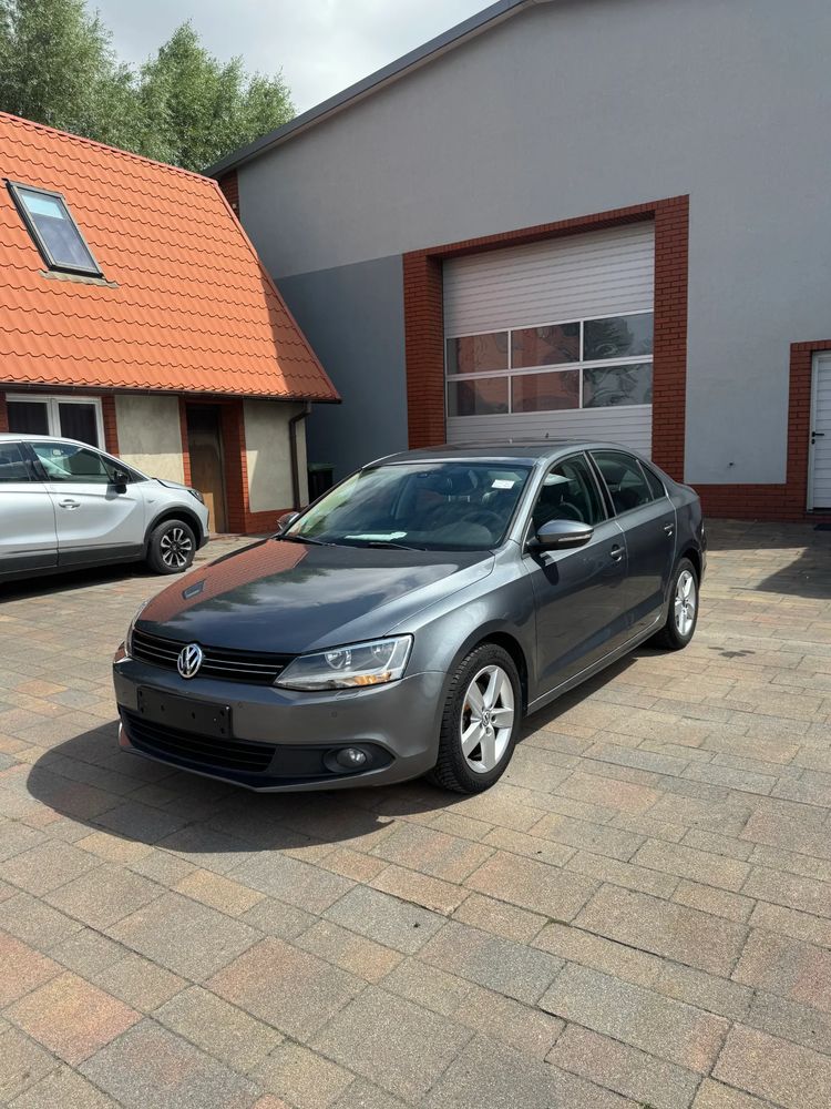 Volkswagen Jetta A6 (2010-2018) 1.2 TSI BlueMotion Technology Life 2011