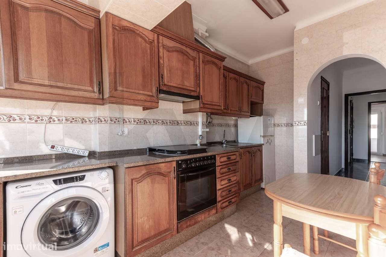 T1 transformado em T1+1 na Av. da República, Algés - Grande imagem: 4/25