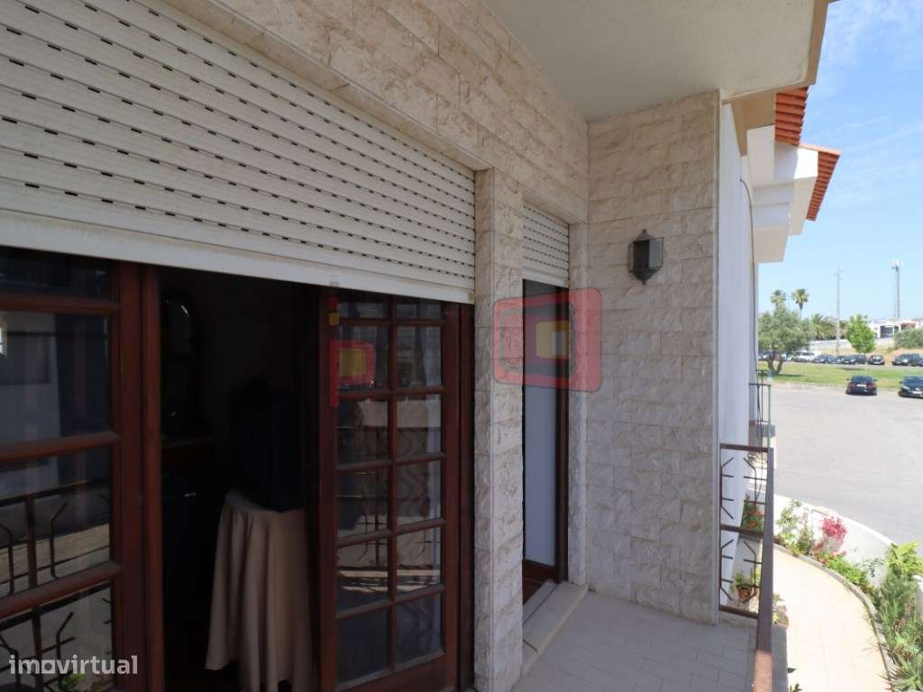 MORADIA T4 COM GARAGEM E TERRAÇO - MONTIJO-35