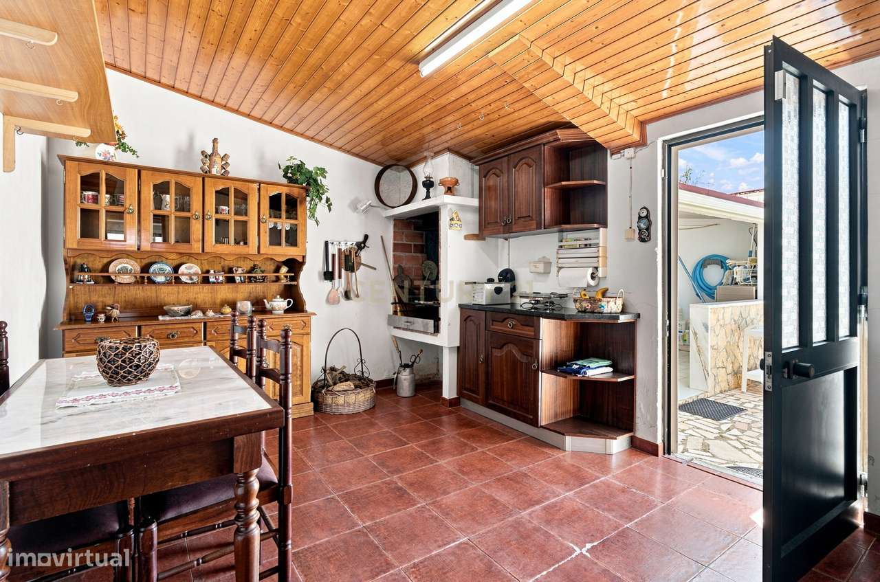 MORADIA TÉRREA T2+2 COM GARAGEM E PISCINA AQUECIDA, NA SILVEIRA, A 5 M-34