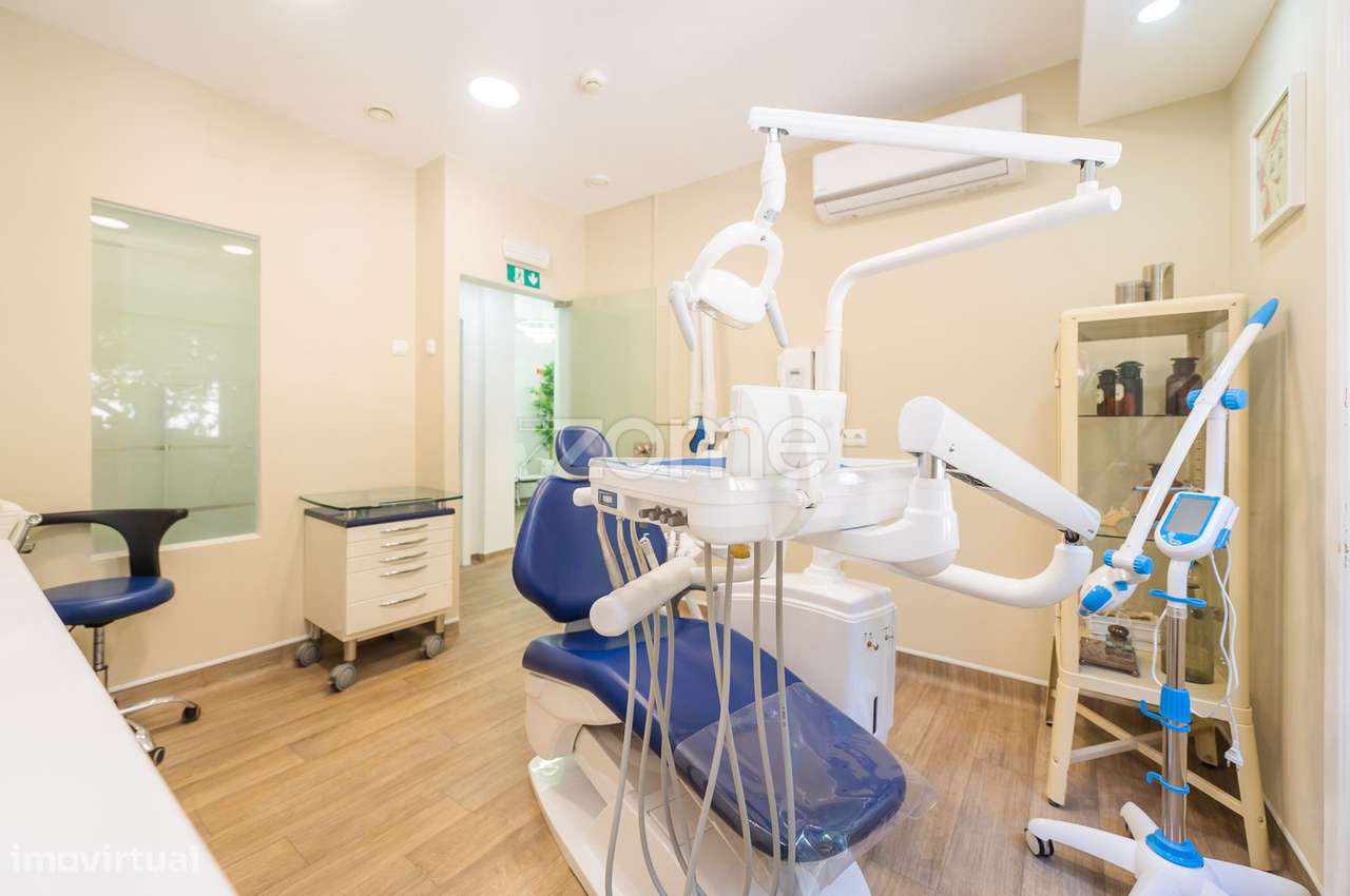 Clinica dentária junto à Av. da Liberdade - Grande imagem: 1/58
