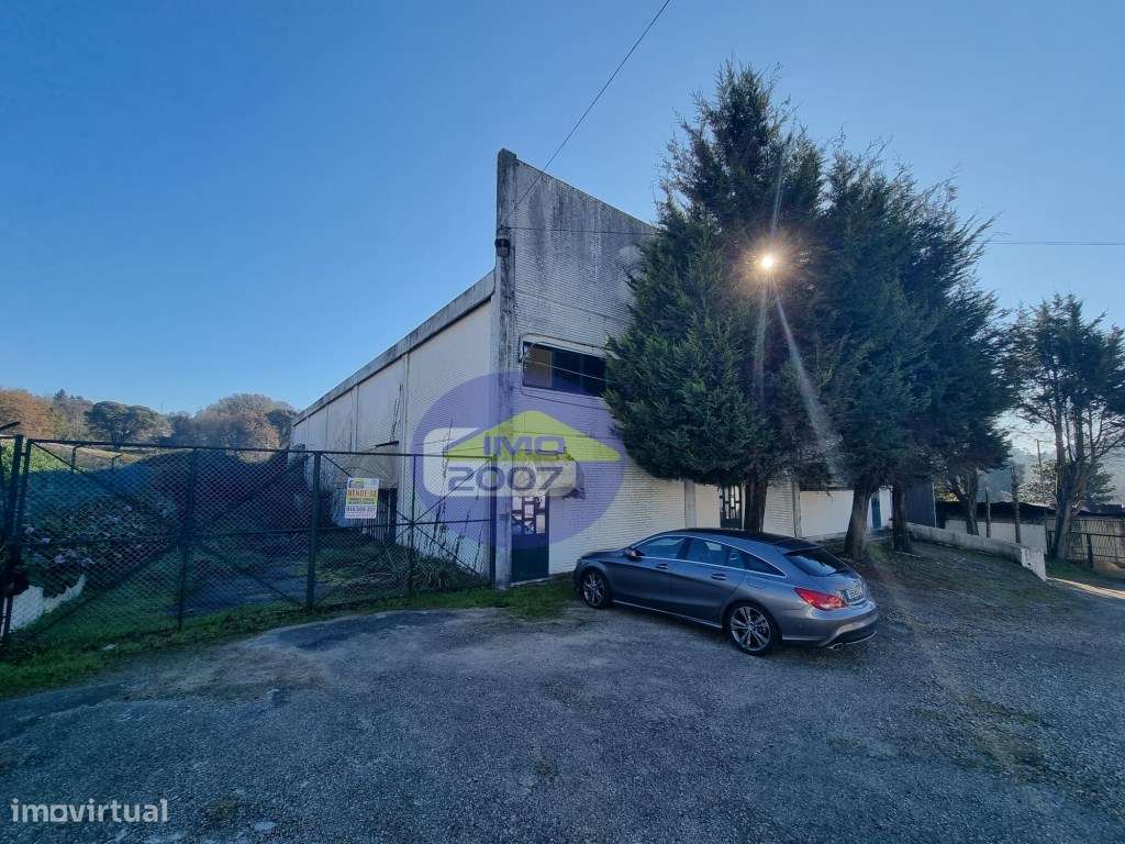 Armazém com 1174 M2 em Escapães - Grande imagem: 2/36