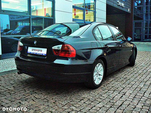 BMW Seria 3 318i - 9