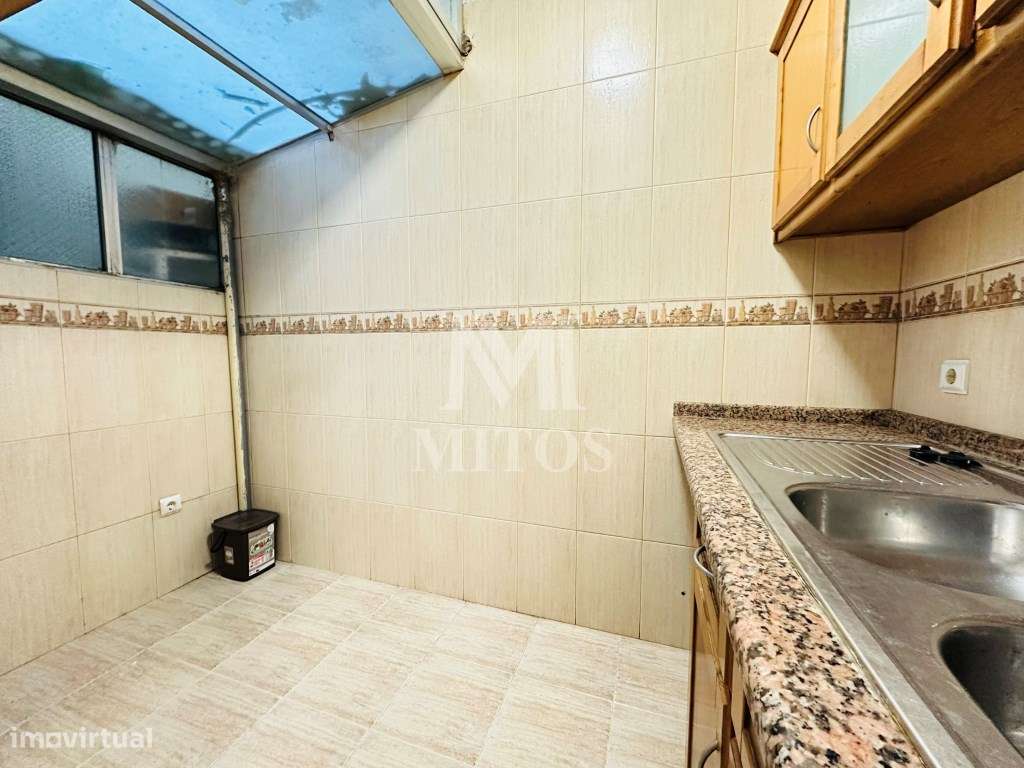 Andar moradia convertido em T2 para venda no Cais Novo - Darque - Grande imagem: 4/17