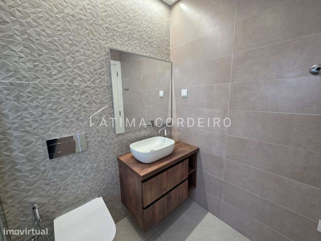 Fantástica Moradia Isolada Térrea T4 Fernão Ferro-12