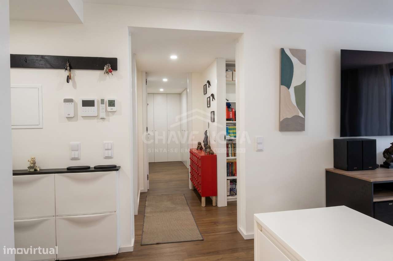 T2 Como Novo c/ Terraço em Santa Marinha (Candal)-21