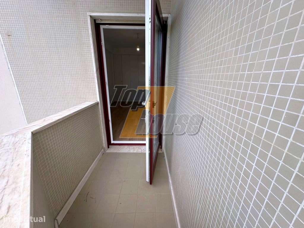 Apartamento T3 Estrada da Luz com parqueamento e arrecadação-22