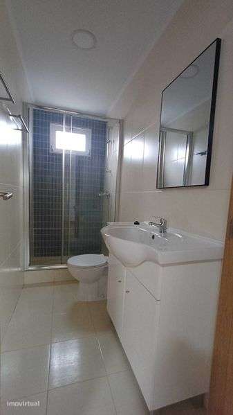 Moradia T2 pré-fabricada remodelada no Parque Verde - Grande imagem: 4/12