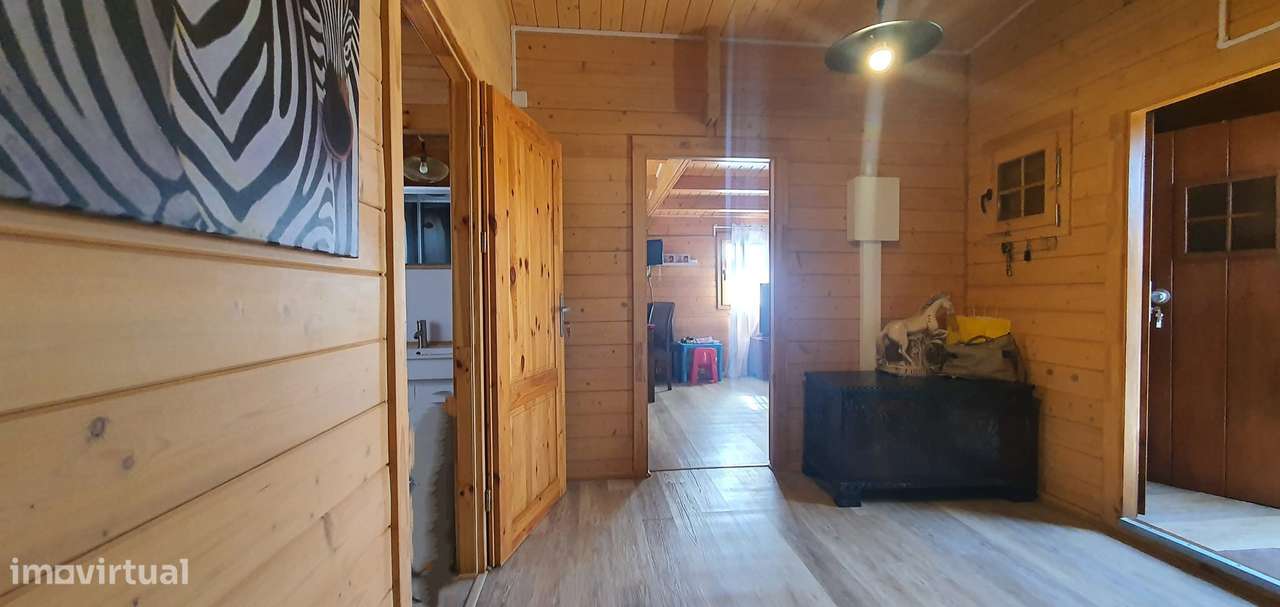 Lindíssima Moradia em Madeira inserida num terreno de 540m2 garagem - Grande imagem: 4/36