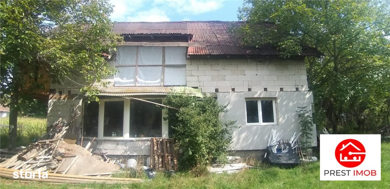 De vanzare 3 constructii pe un teren de 16 ari în Corunca