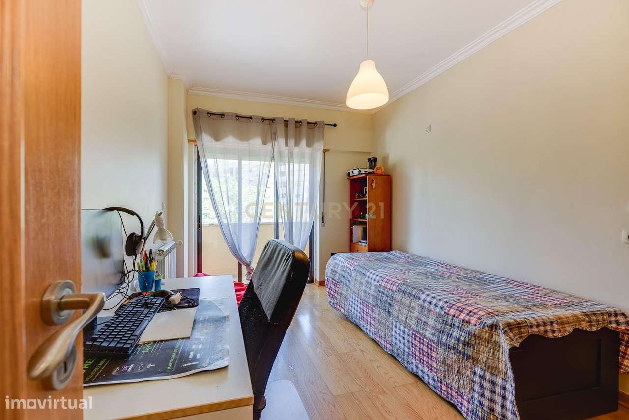 Apartamento T3 | Terraço, Box e Arrecadação | Urbanização da Ribeirada-20