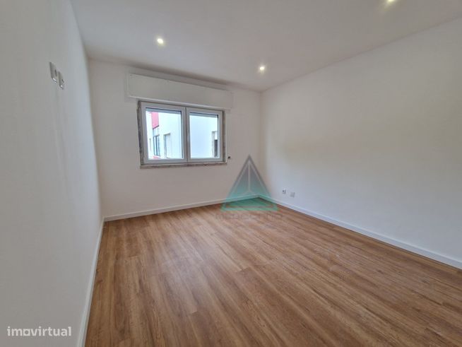 NOVIDADE * * T2 TOTALMENTE REMODELADO * * QUINTAL-2