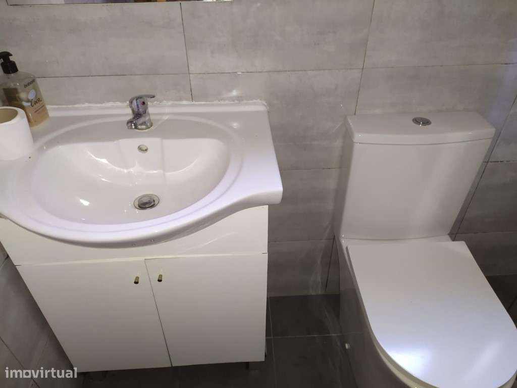 Apartamento T2 com localização privilegiada na Venteira, Amadora.-12