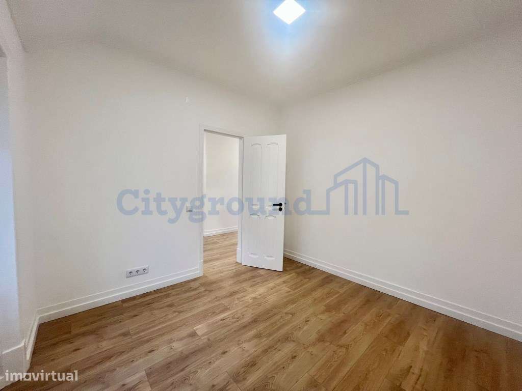 T2 totalmente renovado com excelente luminosidade e vista lateral p...-6