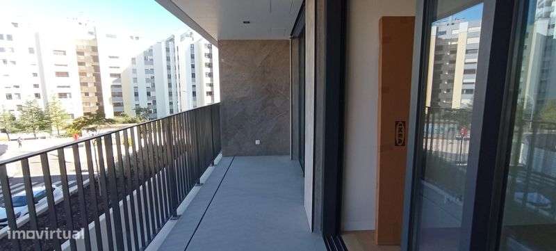 Arrenda T1 Miraflores - Grande imagem: 4/8