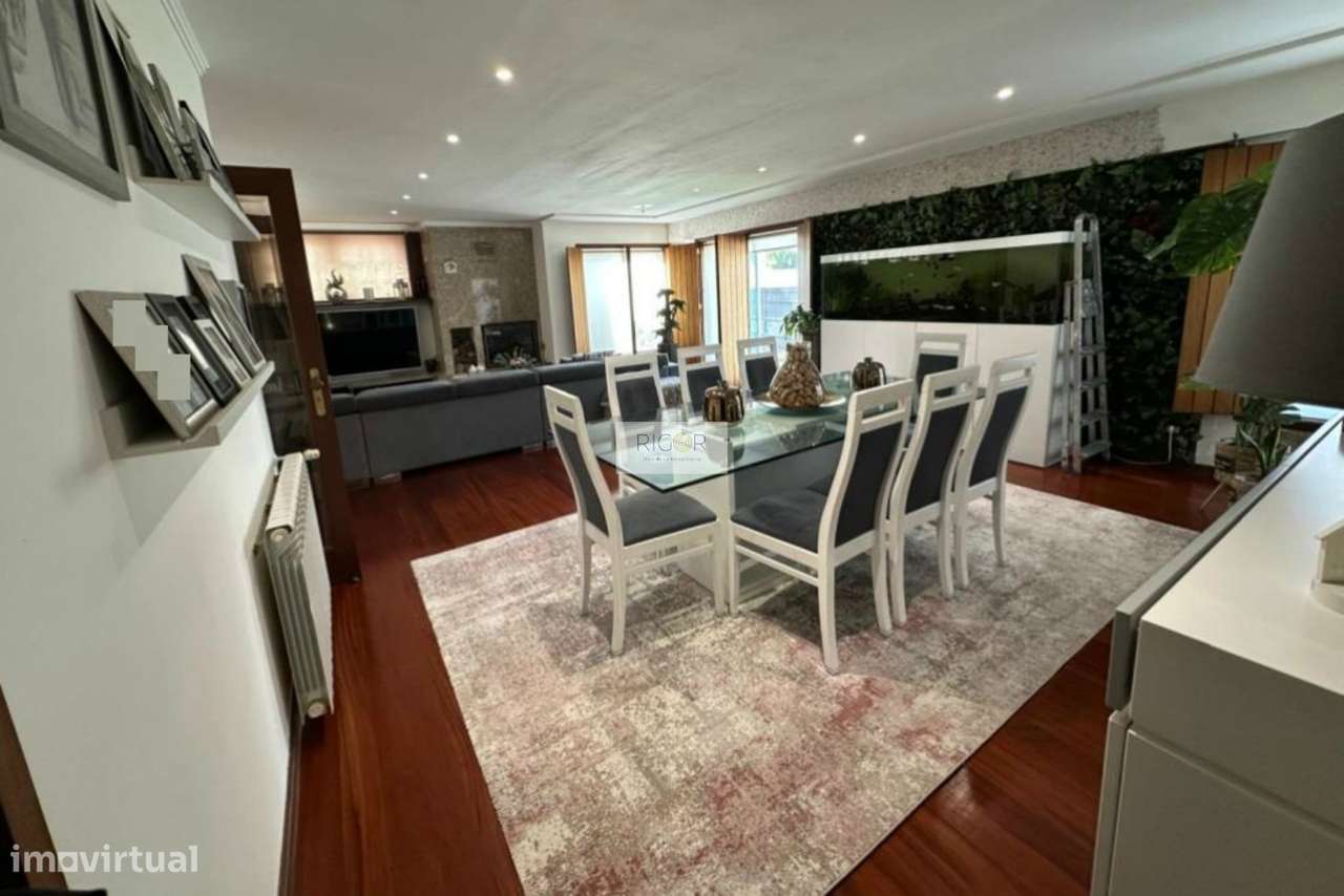 Moradia T4 de 4 frentes na cidade da Maia-6