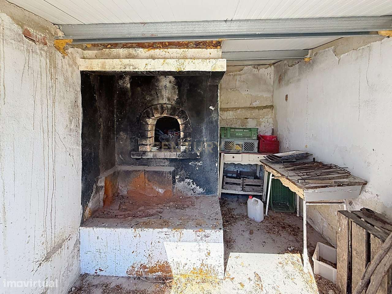 Moradia Espaçosa com 5 Quartos, Garagem Dupla e Vistas Deslumbrantes s-46